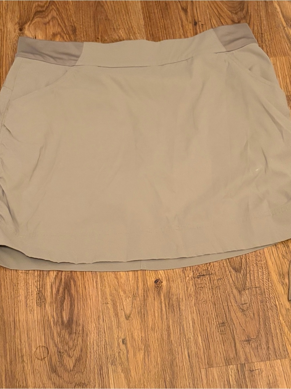Columbia Omni-Shield Skort Size Large Khaki Tan Outdoor Hiking Athletic